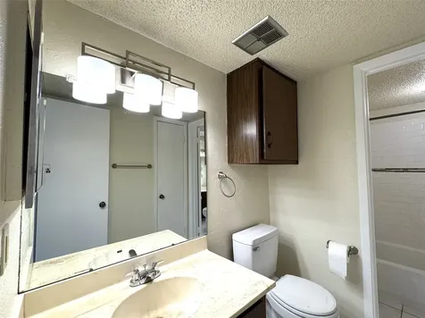 1516 Bay Area Boulevard Q-8 Houston TX 77058