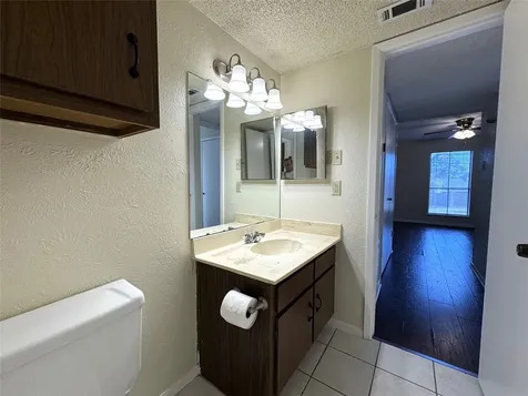 1516 Bay Area Boulevard Q-8 Houston TX 77058