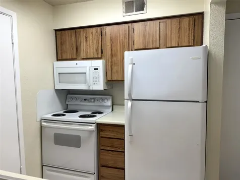 1516 Bay Area Boulevard Q-8 Houston TX 77058