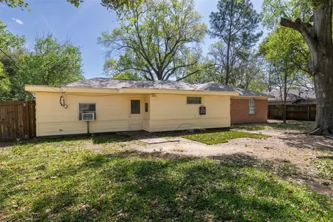 2015 Wycliffe Drive Houston TX 77043