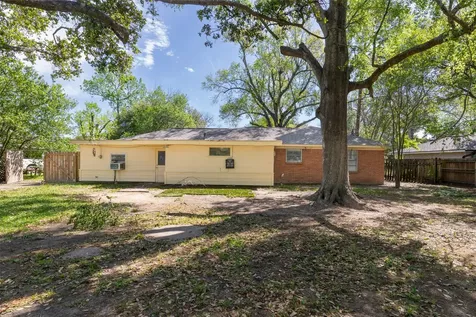 2015 Wycliffe Drive Houston TX 77043
