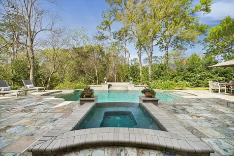 107 Willowend Drive Hunters Creek Village TX 77024