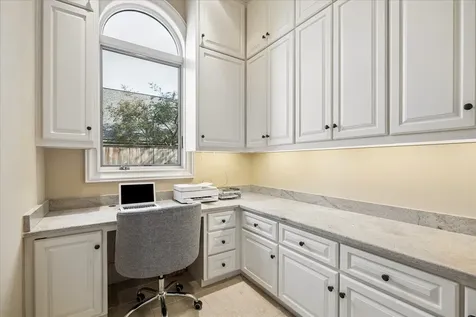 107 Willowend Drive Hunters Creek Village TX 77024