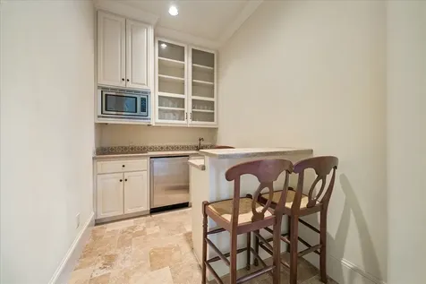 107 Willowend Drive Hunters Creek Village TX 77024