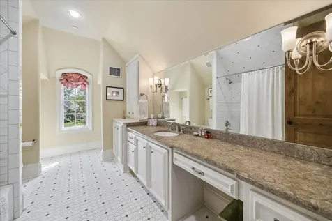 107 Willowend Drive Hunters Creek Village TX 77024