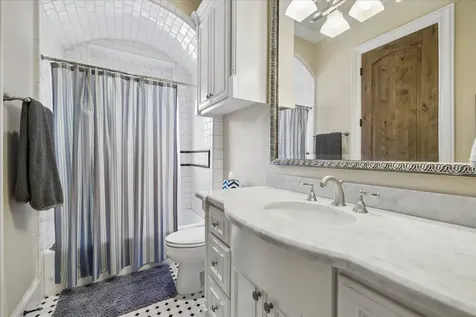 107 Willowend Drive Hunters Creek Village TX 77024
