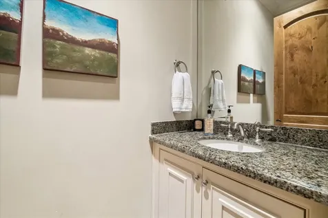 107 Willowend Drive Hunters Creek Village TX 77024