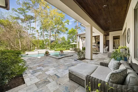 107 Willowend Drive Hunters Creek Village TX 77024
