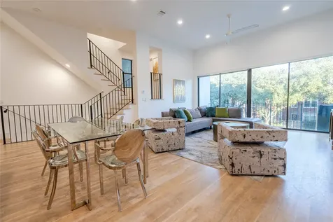 709 Memorial Heights Drive Houston TX 77007