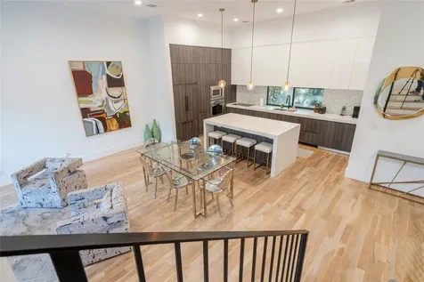 709 Memorial Heights Drive Houston TX 77007