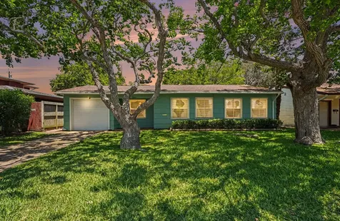 126 Bonita Avenue Galveston TX 77550