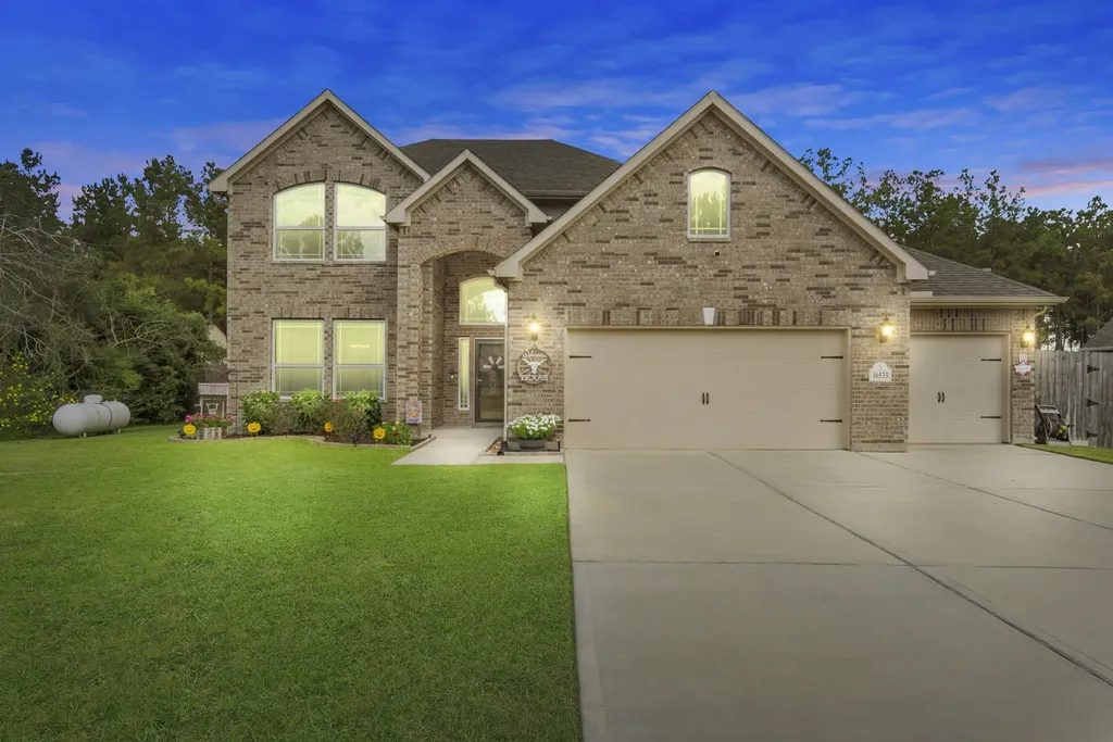 16533 Aransas Street Conroe TX 77303