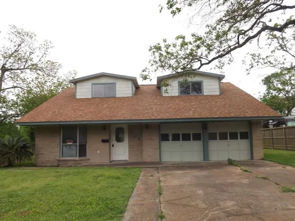 501 S Holmes Street La Porte TX 77571