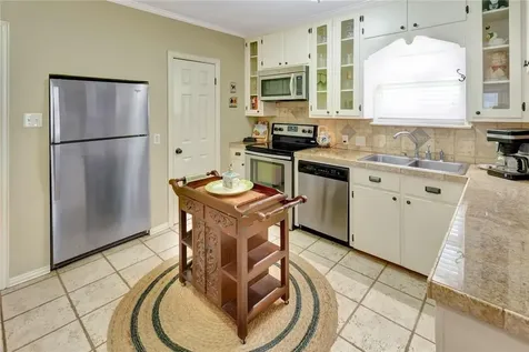 1702 N Vine Street Victoria TX 77901