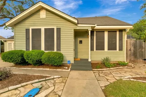 1702 N Vine Street Victoria TX 77901