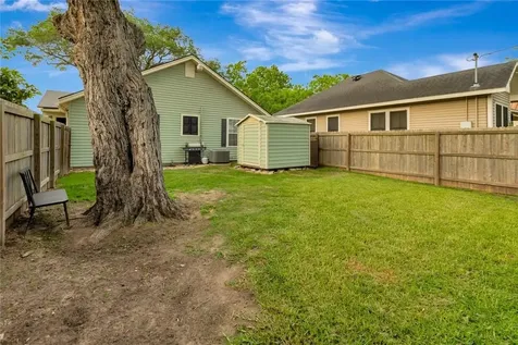 1702 N Vine Street Victoria TX 77901