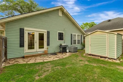 1702 N Vine Street Victoria TX 77901