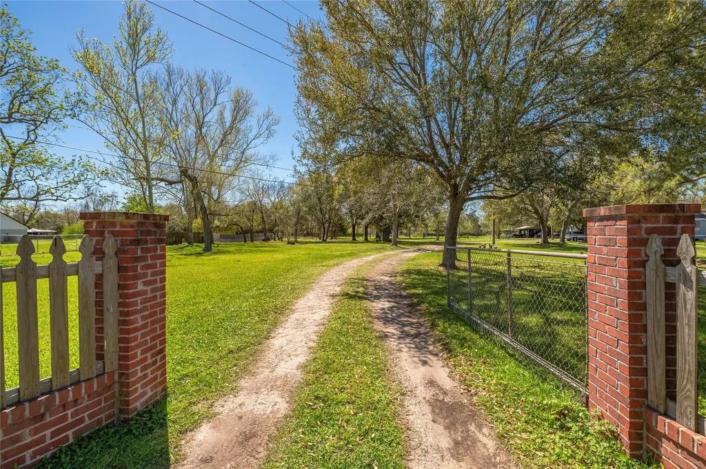 6009 Terrebonne Road Hitchcock TX 77563