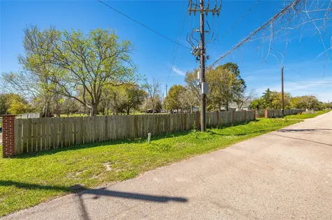 6009 Terrebonne Road Hitchcock TX 77563