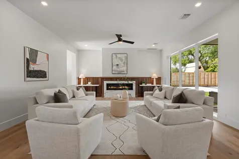 309 Avenue Of Oaks Street Houston TX 77009