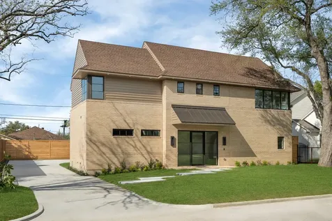 309 Avenue Of Oaks Street Houston TX 77009