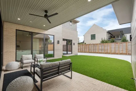 309 Avenue Of Oaks Street Houston TX 77009