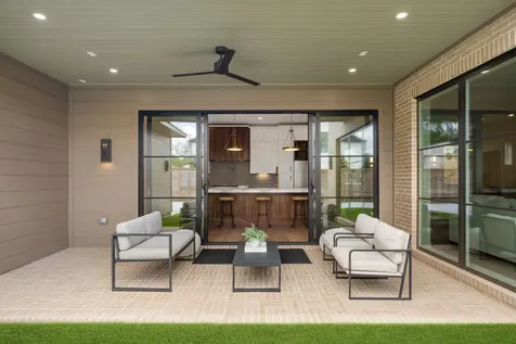 309 Avenue Of Oaks Street Houston TX 77009
