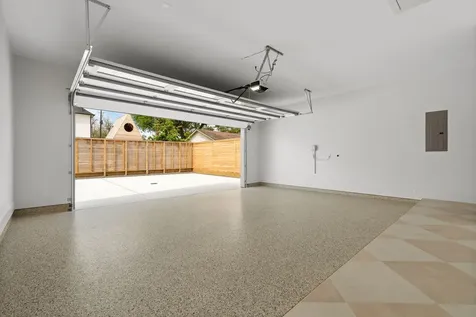 309 Avenue Of Oaks Street Houston TX 77009