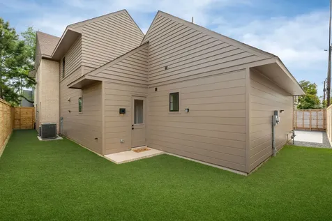 309 Avenue Of Oaks Street Houston TX 77009