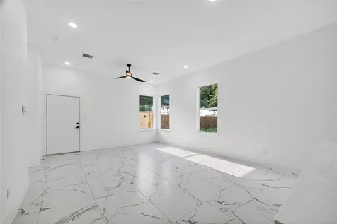 9334 Waller Street Houston TX 77012