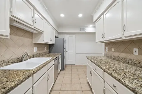 353 N Post Oak Lane 627 Houston TX 77024