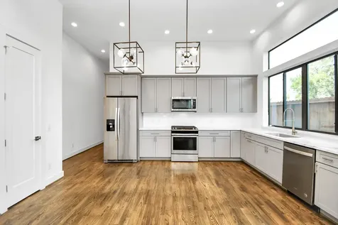 732 W 22nd Street A Houston TX 77008
