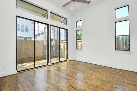 732 W 22nd Street A Houston TX 77008