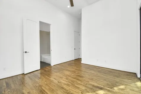 732 W 22nd Street A Houston TX 77008