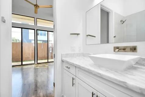 732 W 22nd Street A Houston TX 77008