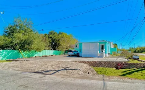 927 27th Street Dickinson TX 77539