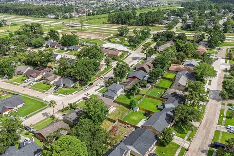 12223 Kingslake Forest Drive Houston TX 77044