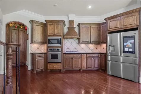 205 Del Monte Drive Friendswood TX 77546
