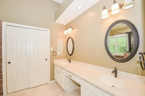 46 Grants Lake Circle Sugar Land TX 77479