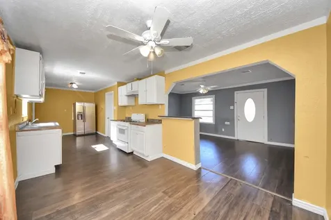 506 Thomas Avenue Pasadena TX 77506