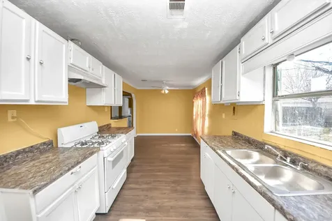 506 Thomas Avenue Pasadena TX 77506