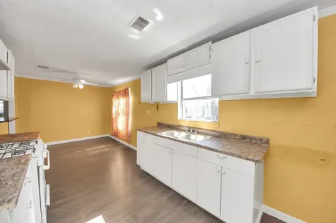 506 Thomas Avenue Pasadena TX 77506