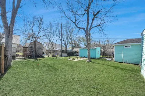 506 Thomas Avenue Pasadena TX 77506
