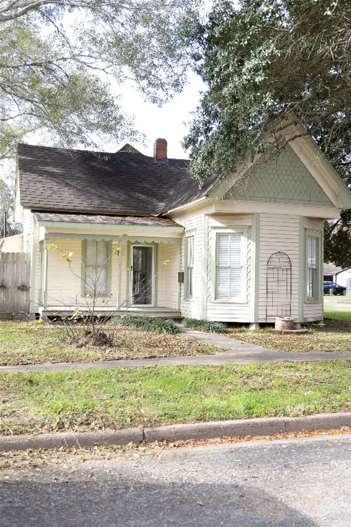 402 Alamo Street El Campo TX 77437
