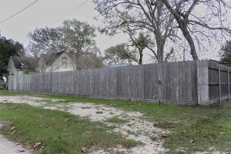 402 Alamo Street El Campo TX 77437