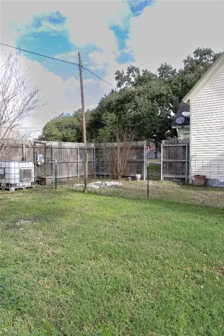 402 Alamo Street El Campo TX 77437
