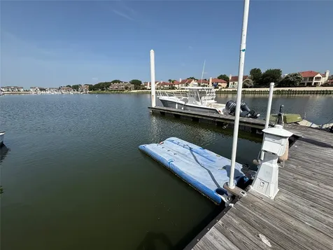 1407 Waterside Drive League City TX 77573