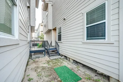 1325 W 24th Street D Houston TX 77008
