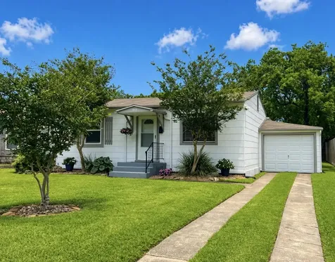 813 12th Avenue N Texas City TX 77590