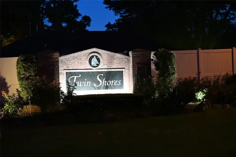 10053 W Twin Shore Drive Willis TX 77318